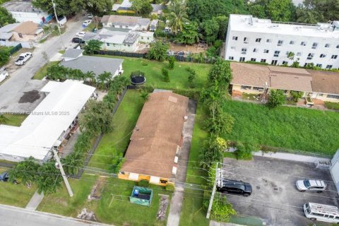 Commercial property in Miami, Florida № 1920993 - photo 8