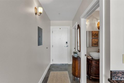 Condo in Lakeland, Florida, 1 bedroom  № 2195158 - photo 8