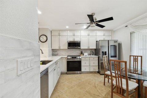 Condo in Palm Harbor, Florida, 2 bedrooms  № 1751470 - photo 17