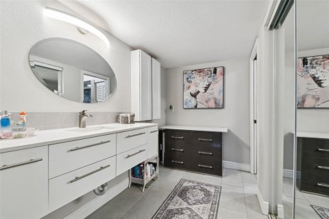 Condo in Palm Harbor, Florida, 2 bedrooms  № 1751470 - photo 25