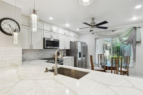 Condo in Palm Harbor, Florida, 2 bedrooms  № 1751470 - photo 16