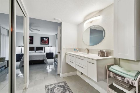 Condo in Palm Harbor, Florida, 2 bedrooms  № 1751470 - photo 27
