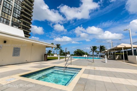 Купить кондоминиум в Майами, Флорида 1 спальня, 70.33м2, № 1986896 - фото 20