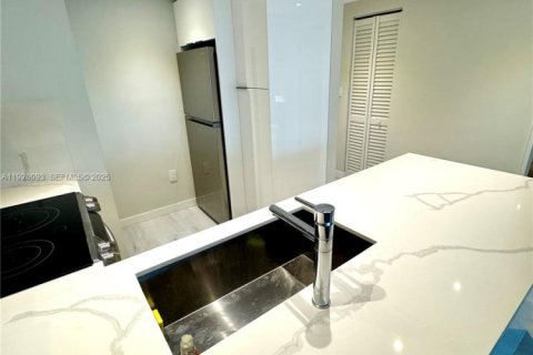 Купить кондоминиум в Майами, Флорида 1 спальня, 70.33м2, № 1986896 - фото 5