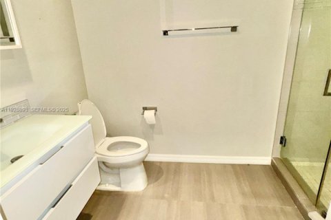 Купить кондоминиум в Майами, Флорида 1 спальня, 70.33м2, № 1986896 - фото 11