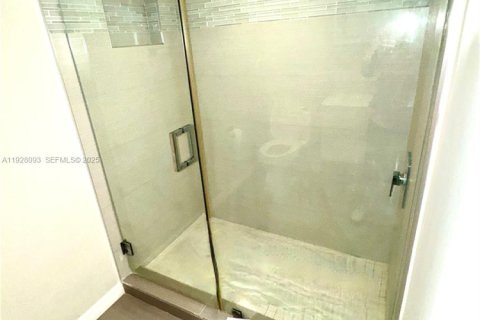 Купить кондоминиум в Майами, Флорида 1 спальня, 70.33м2, № 1986896 - фото 10