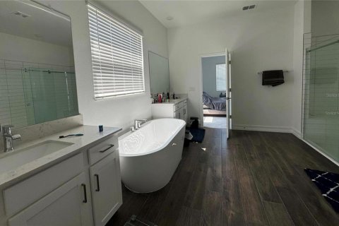 House in Land O' Lakes, Florida 5 bedrooms, 337.14 sq.m. № 1792048 - photo 15