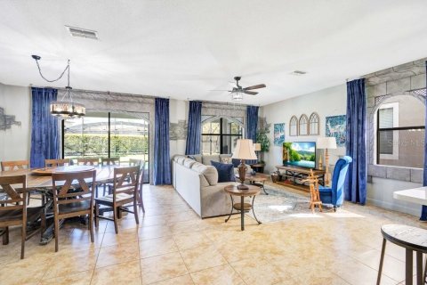 House in Davenport, Florida 8 bedrooms, 363.15 sq.m. № 1435975 - photo 18