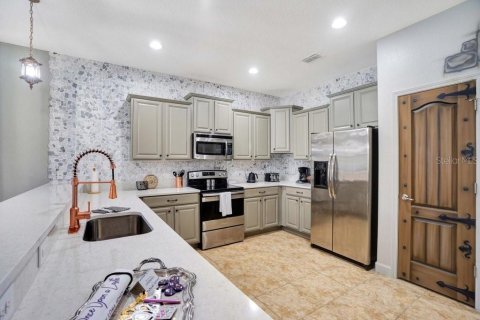 House in Davenport, Florida 8 bedrooms, 363.15 sq.m. № 1435975 - photo 28