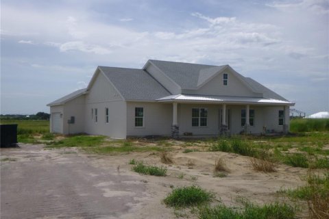 House in Bartow, Florida 4 bedrooms, 238.57 sq.m. № 2283489 - photo 2