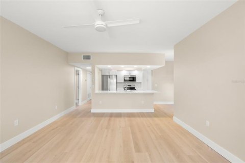 House in Sarasota, Florida 2 bedrooms, 107.4 sq.m. № 2291060 - photo 10