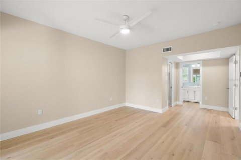 House in Sarasota, Florida 2 bedrooms, 107.4 sq.m. № 2291060 - photo 19