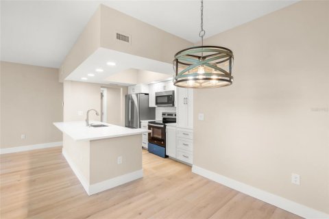 House in Sarasota, Florida 2 bedrooms, 107.4 sq.m. № 2291060 - photo 5