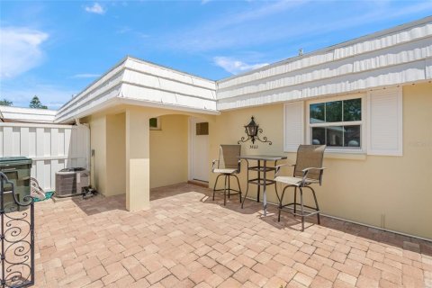 House in Sarasota, Florida 2 bedrooms, 107.4 sq.m. № 2291060 - photo 3