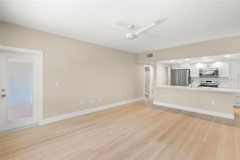 House in Sarasota, Florida 2 bedrooms, 107.4 sq.m. № 2291060 - photo 9