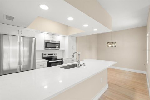 House in Sarasota, Florida 2 bedrooms, 107.4 sq.m. № 2291060 - photo 6