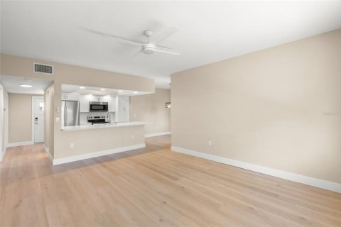 House in Sarasota, Florida 2 bedrooms, 107.4 sq.m. № 2291060 - photo 4