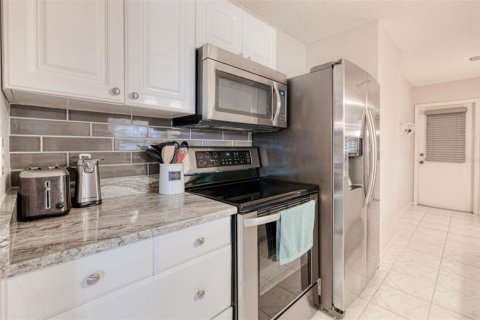 House in Port Charlotte, Florida 2 bedrooms, 118.36 sq.m. № 1614495 - photo 9