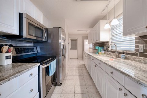 House in Port Charlotte, Florida 2 bedrooms, 118.36 sq.m. № 1614495 - photo 8