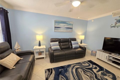 Condominio en venta en Saint Pete Beach, Florida, 1 dormitorio, 52.68 m2 № 2232245 - foto 11