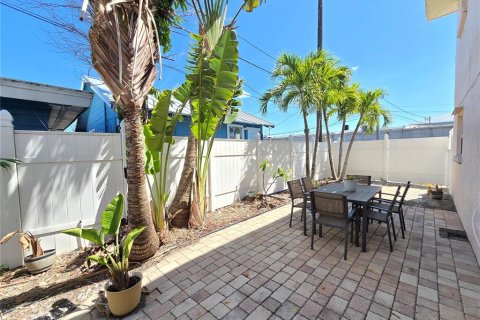 Condominio en venta en Saint Pete Beach, Florida, 1 dormitorio, 52.68 m2 № 2232245 - foto 3