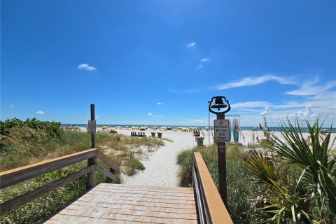 Condominio en venta en Saint Pete Beach, Florida, 1 dormitorio, 52.68 m2 № 2232245 - foto 29