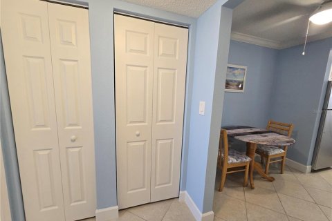 Condominio en venta en Saint Pete Beach, Florida, 1 dormitorio, 52.68 m2 № 2232245 - foto 24