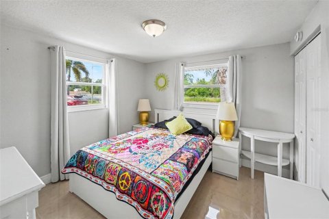 Casa en venta en Seminole, Florida, 4 dormitorios, 173.73 m2 № 2358599 - foto 13