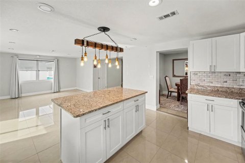 Casa en venta en Seminole, Florida, 4 dormitorios, 173.73 m2 № 2358599 - foto 9