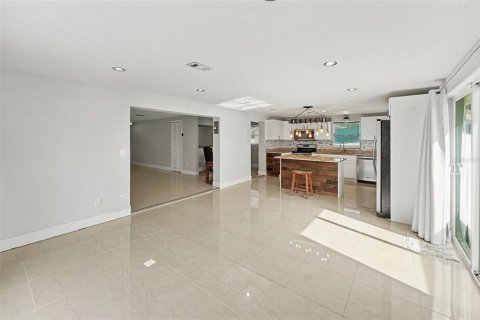 Casa en venta en Seminole, Florida, 4 dormitorios, 173.73 m2 № 2358599 - foto 10