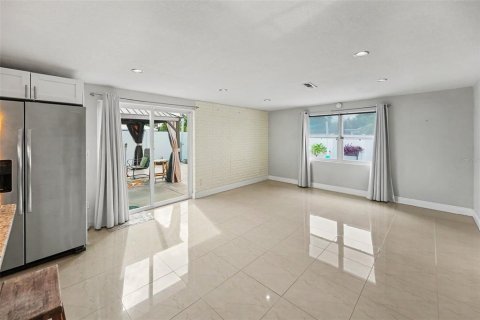 Casa en venta en Seminole, Florida, 4 dormitorios, 173.73 m2 № 2358599 - foto 11