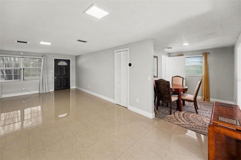 Casa en venta en Seminole, Florida, 4 dormitorios, 173.73 m2 № 2358599 - foto 3