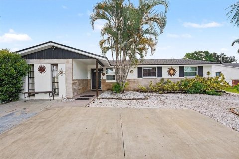 Casa en Seminole, Florida 4 dormitorios, 173.73 m2 № 2358599