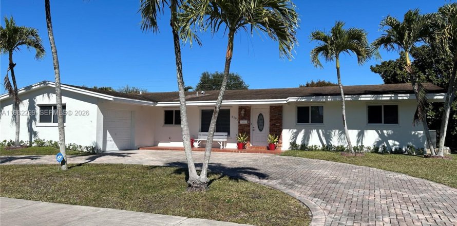 Дом в Майами, Флорида 4 спальни, 219.81м2 № 2024978