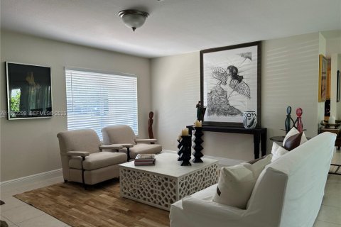 Снять в аренду виллу или дом в Майами, Флорида 4 спальни, 219.81м2, № 2024978 - фото 3