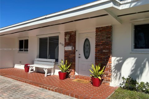 Снять в аренду виллу или дом в Майами, Флорида 4 спальни, 219.81м2, № 2024978 - фото 2