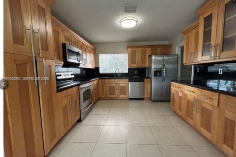 Снять в аренду виллу или дом в Майами, Флорида 4 спальни, 219.81м2, № 2024978 - фото 5