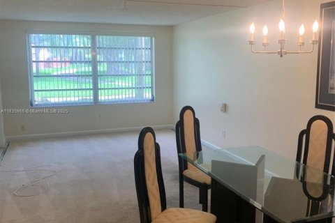 Condo in Plantation, Florida, 2 bedrooms  № 1828702 - photo 5