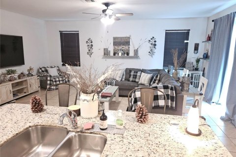 House in Homestead, Florida 5 bedrooms, 237.46 sq.m. № 2058453 - photo 14