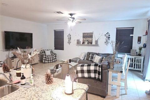 House in Homestead, Florida 5 bedrooms, 237.46 sq.m. № 2058453 - photo 17