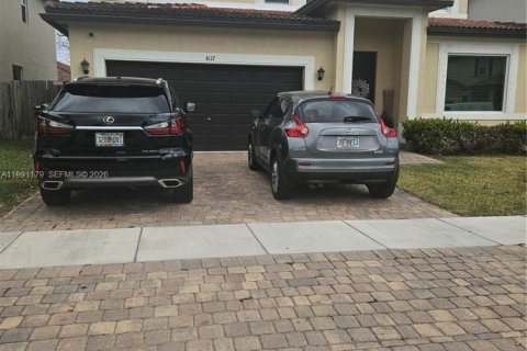 House in Homestead, Florida 5 bedrooms, 237.46 sq.m. № 2058453 - photo 4