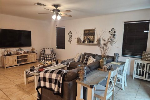 House in Homestead, Florida 5 bedrooms, 237.46 sq.m. № 2058453 - photo 15