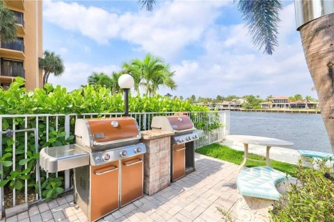Condo in Pompano Beach, Florida, 1 bedroom № 2146137 - photo 18