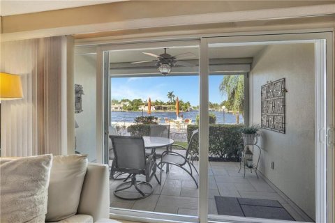 Condo in Pompano Beach, Florida, 1 bedroom № 2146137 - photo 3