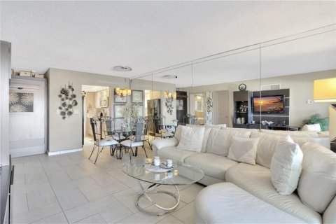 Condo in Pompano Beach, Florida, 1 bedroom № 2146137 - photo 7