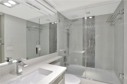 Condo in Pompano Beach, Florida, 1 bedroom № 2146137 - photo 9
