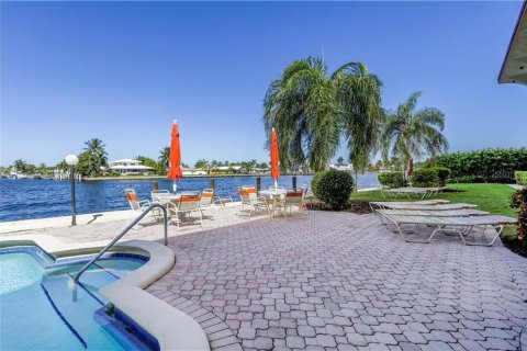 Condo in Pompano Beach, Florida, 1 bedroom № 2146137 - photo 17