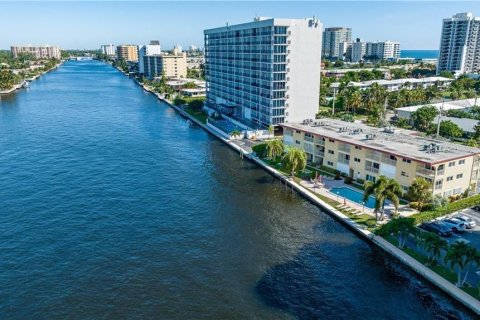 Condo in Pompano Beach, Florida, 1 bedroom № 2146137 - photo 11