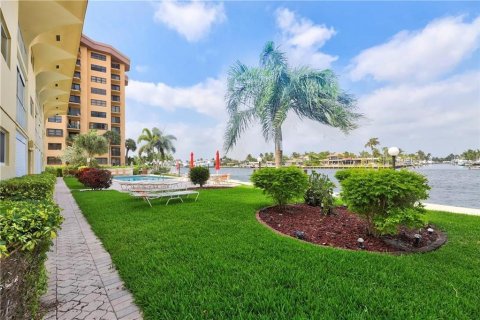 Condo in Pompano Beach, Florida, 1 bedroom № 2146137 - photo 14