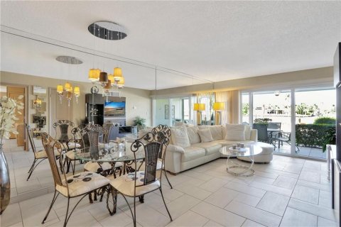Condo in Pompano Beach, Florida, 1 bedroom № 2146137 - photo 6